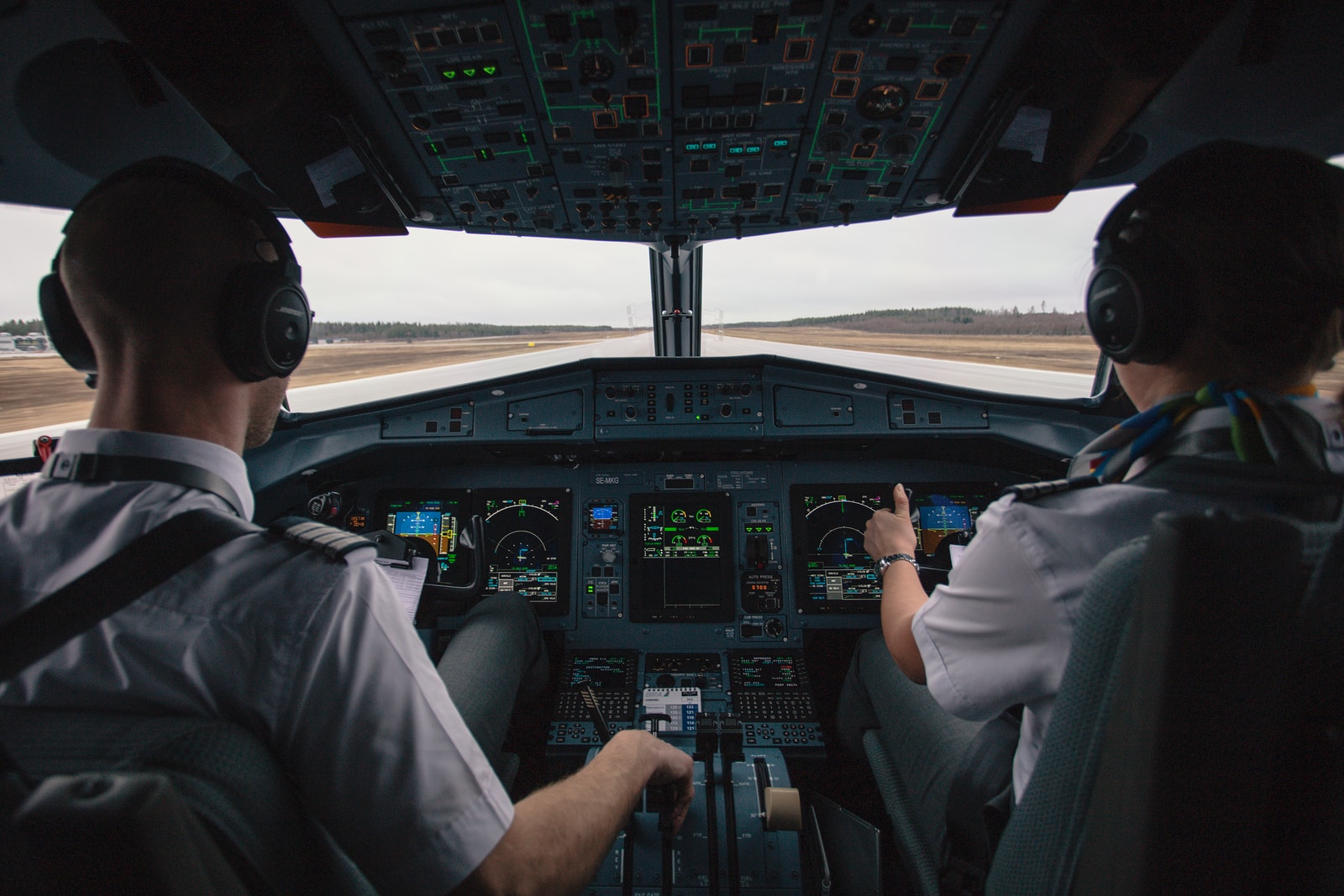 Foto van Jon Flobrant two men driving plane at daytime